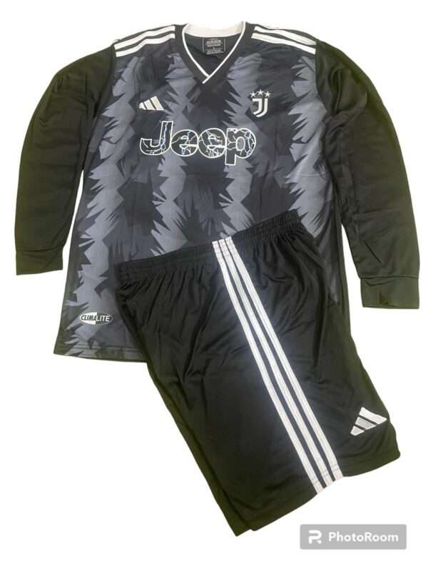 Juventus F.C. kit T-Shirt/short - Image 3