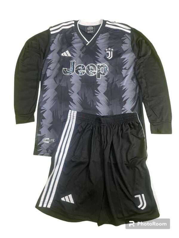 Juventus F.C. kit T-Shirt/short - Image 5