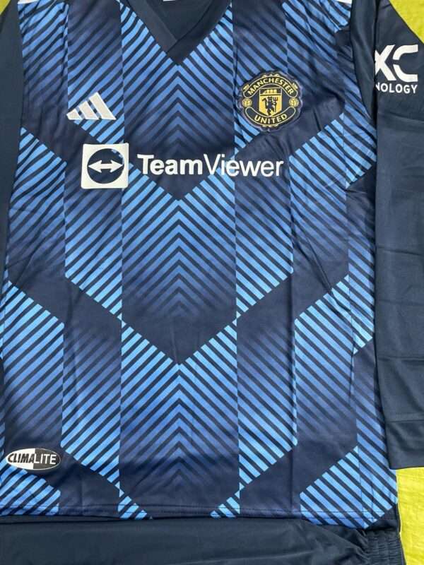 Manchester United F.C. kit T-Shirt/short - Image 6